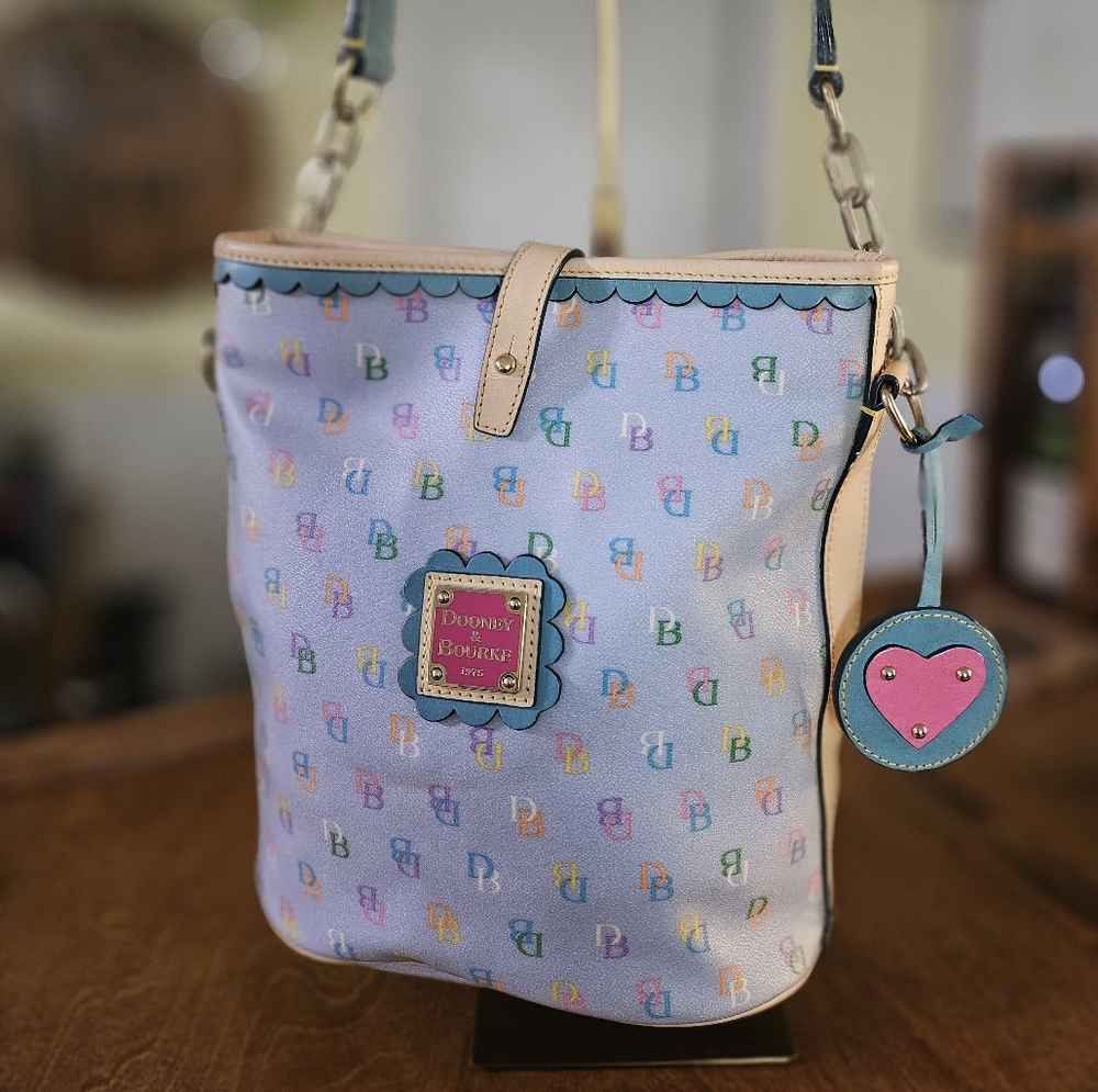 Dooney and Bourke Bucket bag EUC